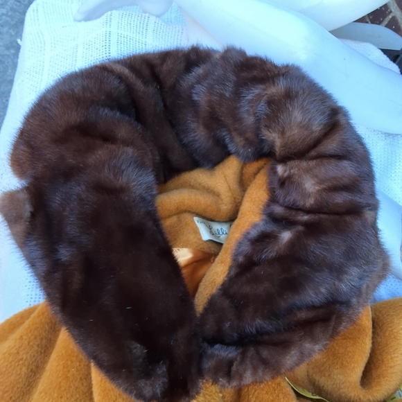 Lilli Ann 1950s mustard pumpkin mohair wing coat with Mink collar - Picture 2 of 16